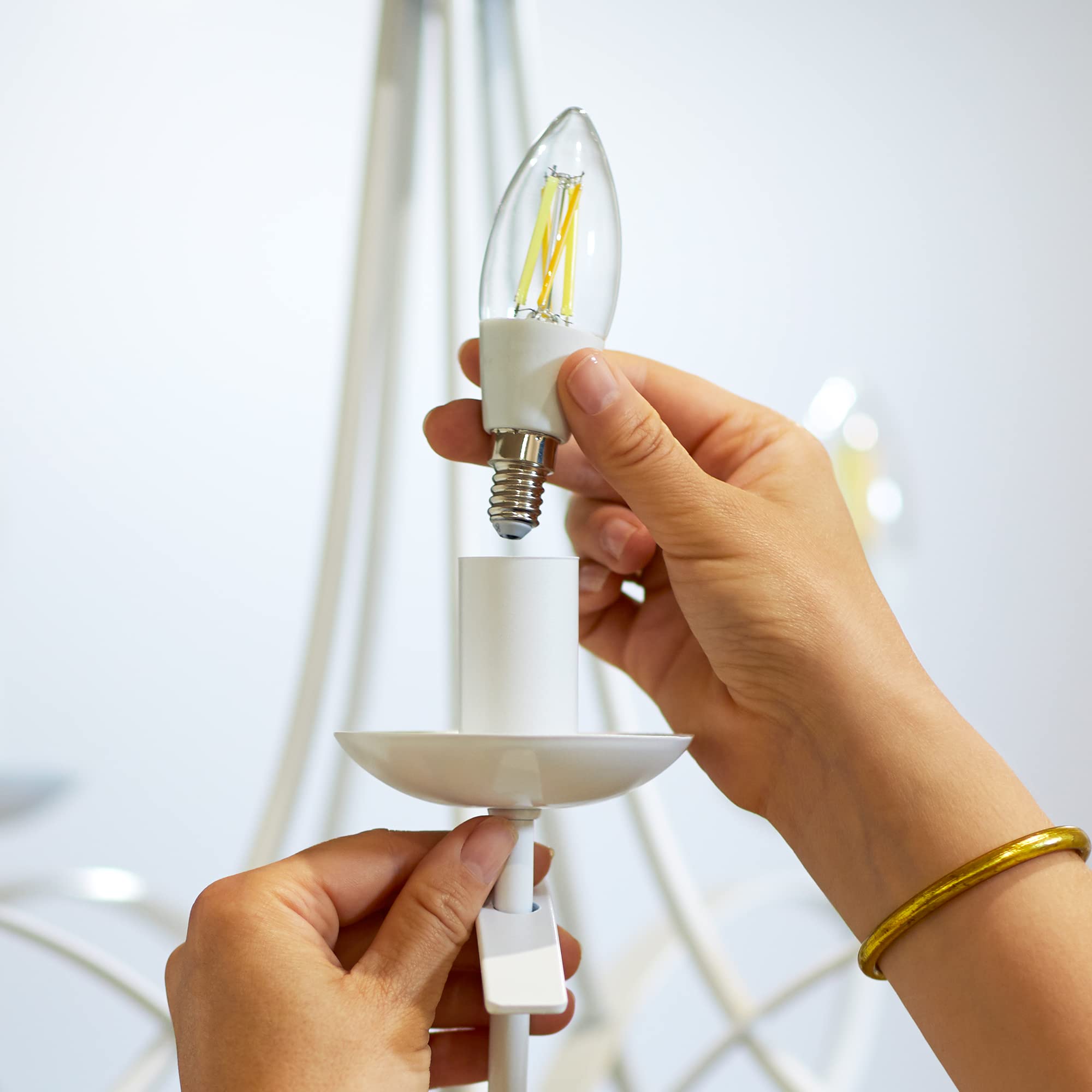 wiz-tunable-white-led-filament-kerzenlampe-e14-40-w-470-lumen-transparent-dimmba image 2